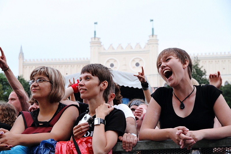 koncert: Europe, Tipsy Train - konferencja, publiczność - Lublin 'Plac Zamkowy' 24.07.2010