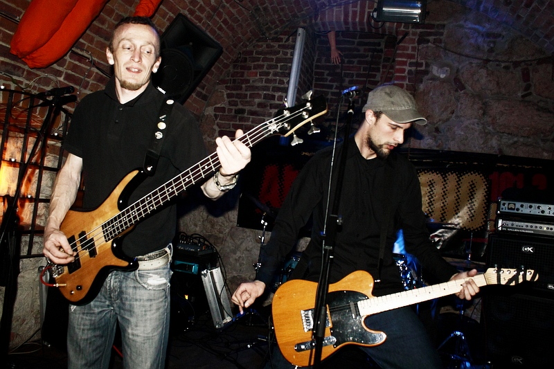 Checkpoint Charlie - koncert: Checkpoint Charlie, Kraków 'Kazamaty' 30.10.2011