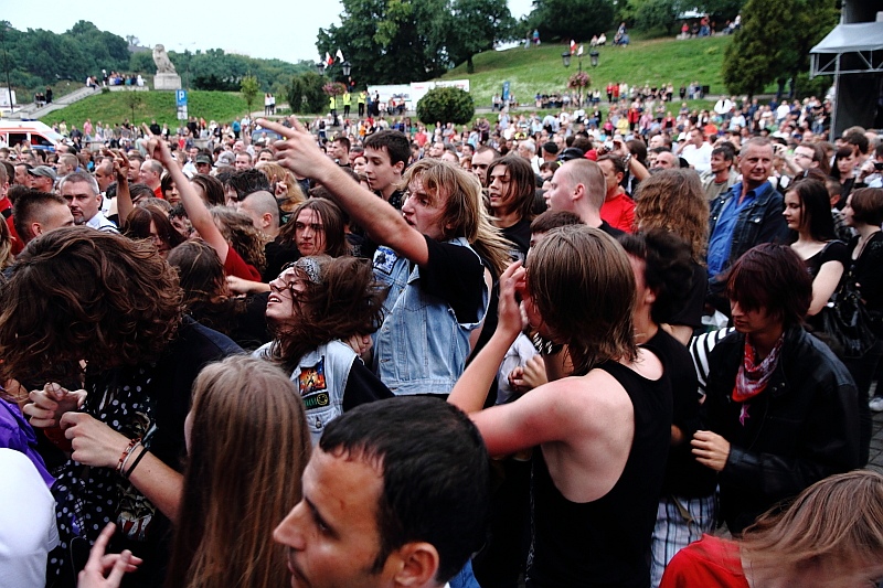 koncert: Europe, Tipsy Train - konferencja, publiczność - Lublin 'Plac Zamkowy' 24.07.2010