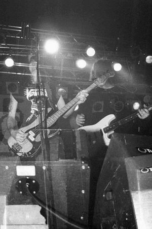 Voivod - koncert: Voivod, Flowing Tears, Kraków 'Klub 38' 19.03.2000