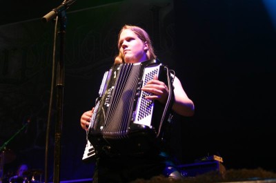 Korpiklaani - koncert: Masters Of Rock Winter 2005 (Stratovarius, Hammerfall, Korpiklaani i Arakain), Zlin 'Hala Novesta' 3.12.2005