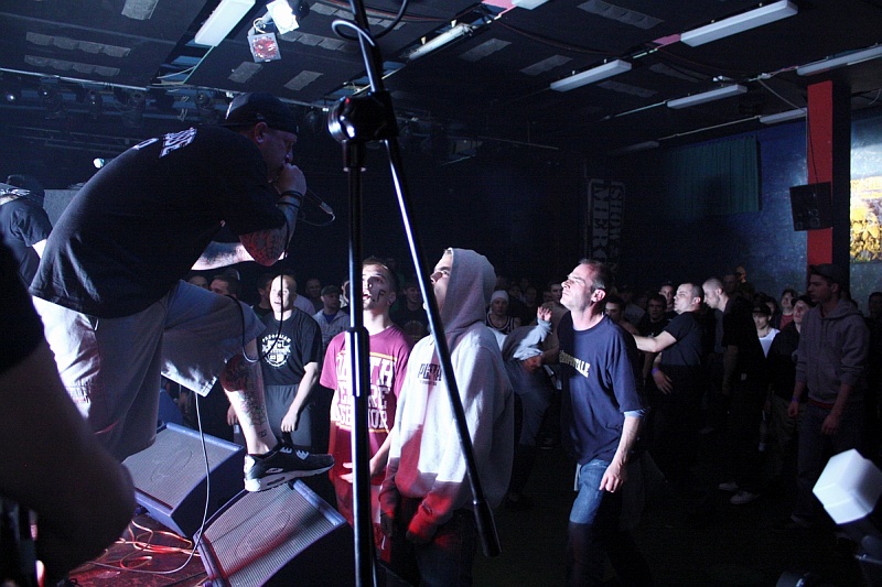 Death Before Dishonor - koncert: 'Show No Mercy XXI' (Death Before Dishonor, Nations Afire i inni), Warszawa 'Progresja' 7.05.2009