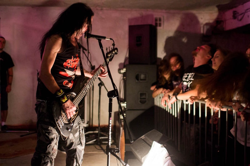 Acid Drinkers - koncert: Acid Drinkers, Szczytno 'Pub Piwnica' 11.10.2014