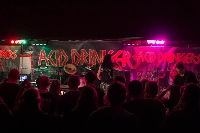 Acid Drinkers - koncert: Acid Drinkers, Szczytno 'Pub Piwnica' 11.10.2014