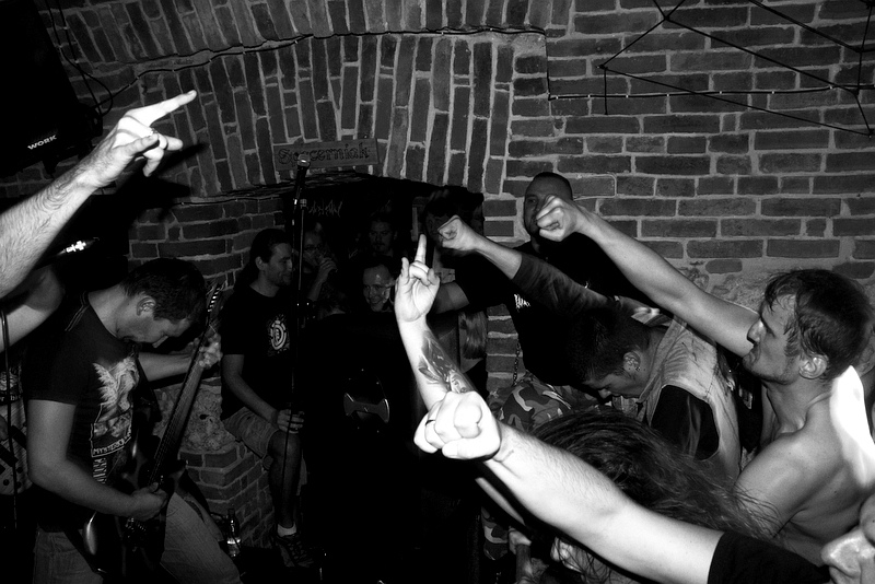 Retribution - koncert: Retribution, Kraków 'Kazamaty' 23.09.2011