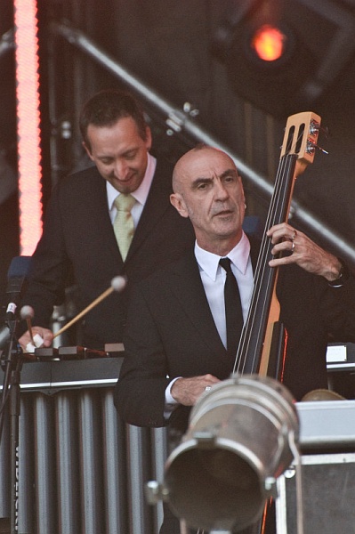 Senor Coconut & His Orchestra - koncert: Sham 69, Senor Coconut and His Orchestra, Carrantuohill (Przystanek Woodstock 2009), Kostrzyn 1.08.2009