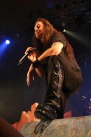 HammerFall - koncert: Masters Of Rock Winter 2005 (Stratovarius, Hammerfall, Korpiklaani i Arakain), Zlin 'Hala Novesta' 3.12.2005