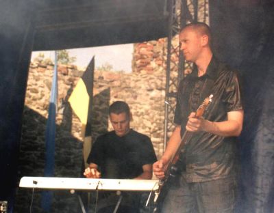 Dance On Glass - koncert: Castle Party 2002, dzień pierwszy, Bolków 'Zamek' 27.07.2002