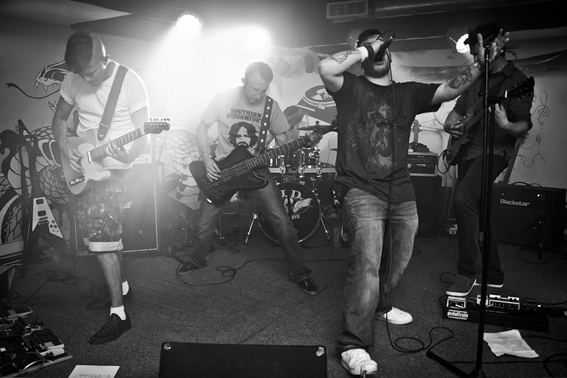 Fleshworld - koncert: Fleshworld, Downsideup, Tychy 'Underground Pub' 15.06.2012