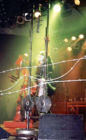 Mayhem - koncert: Mystic Festival 2001: Mayhem, Zyklon, Behemoth, Sinister, Source Of Tide, Devilyn, Kraków 'Hala Wisły' 13.10.2001