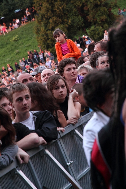 koncert: Europe, Tipsy Train - konferencja, publiczność - Lublin 'Plac Zamkowy' 24.07.2010