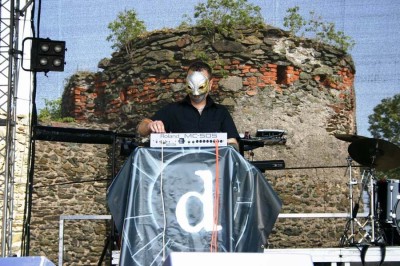 Disharmony - koncert: Castle Party 2005 (The Last Days Of Jesus, Lakha Muza i Disharmony), Bolków 'Zamek' 30.07.2005