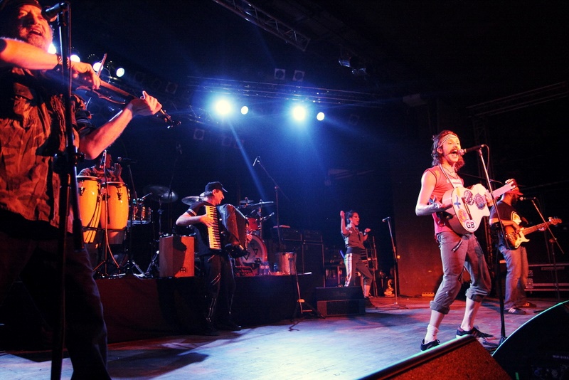 Gogol Bordello - koncert: Gogol Bordello, Warszawa 'Stodoła' 8.12.2009