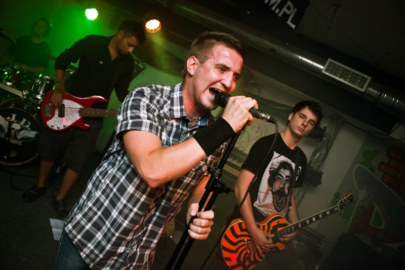 Downsideup - koncert: Fleshworld, Downsideup, Tychy 'Underground Pub' 15.06.2012