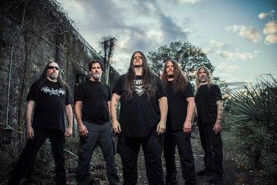 Cannibal Corpse (od lewej do prawej: Rob Barrett, Paul Mazurkiewicz, George Fisher, Erik Rutan i Alex Webster), fot. Alex Morgan