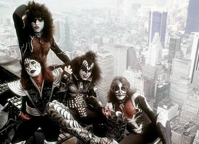 Kiss (od lewej do prawej: Ace Frehley, Paul Stanley, Gene Simmons i Peter Criss), fot. Barry Levine